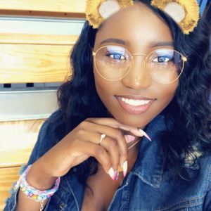 Meet your Posher, Ayana